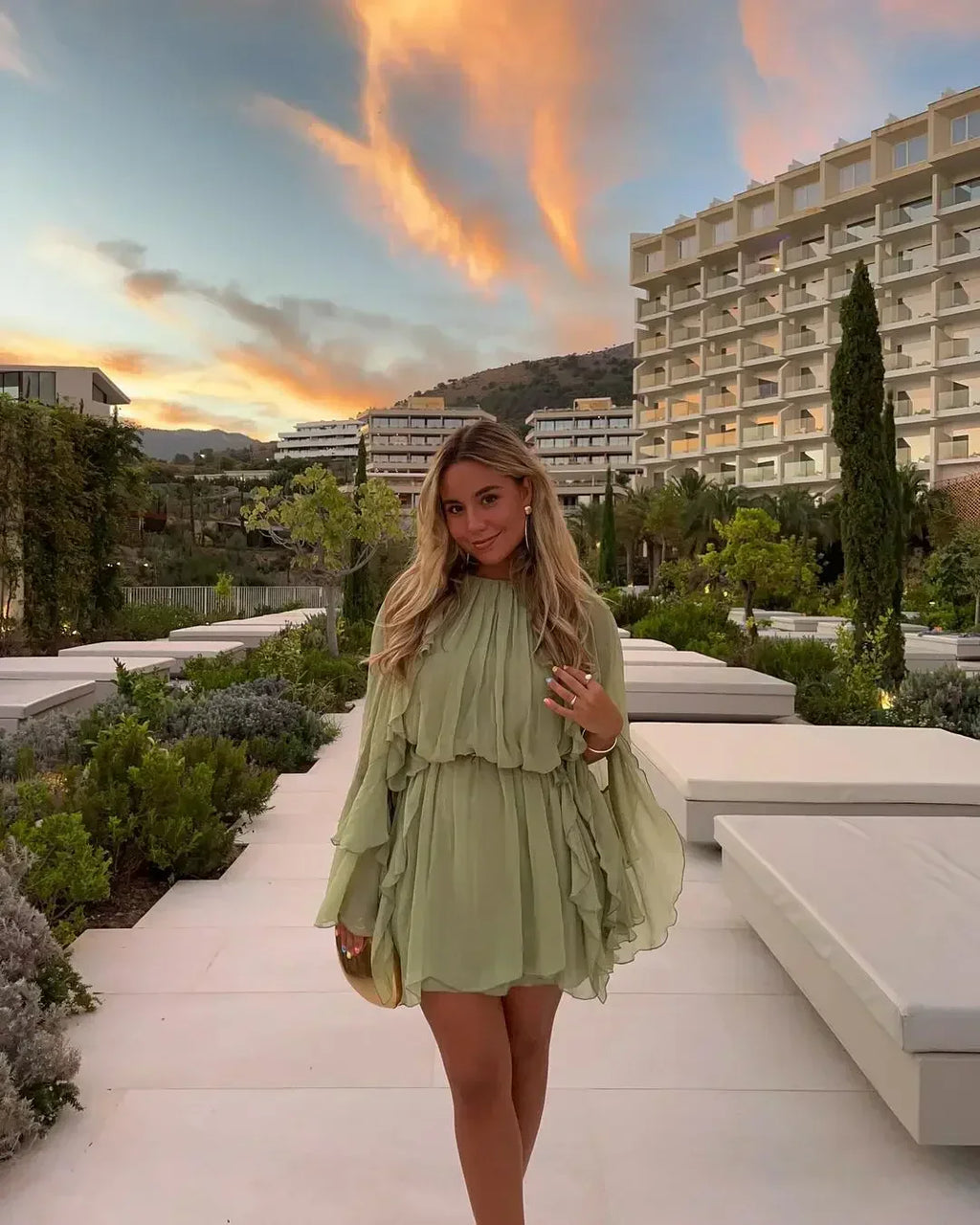 Vestido mini fluido con volantes para mujer